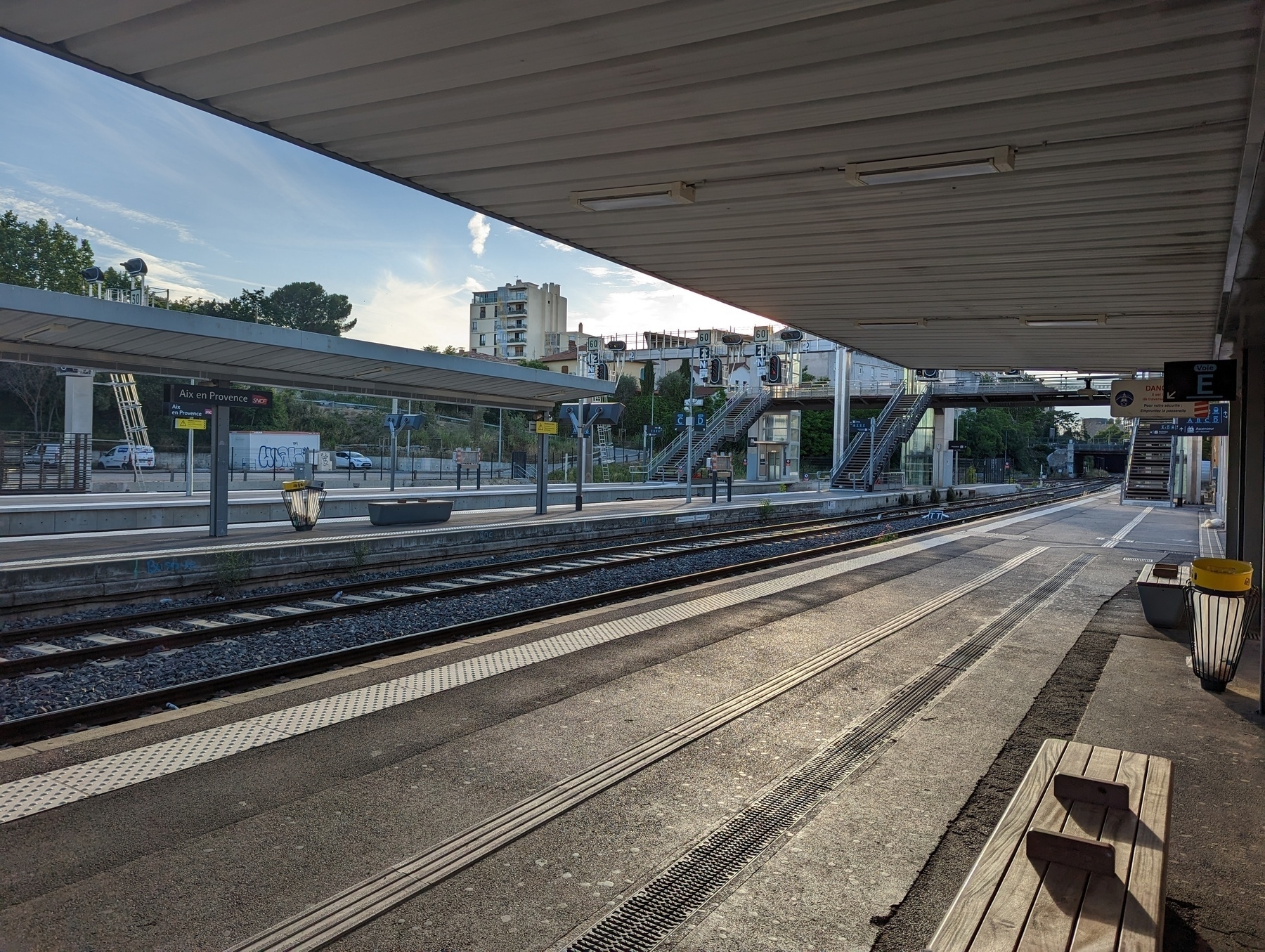Railway station Aix en Provence showing empty platforms